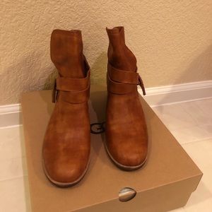 Ugg Elora ankle boot sz 9